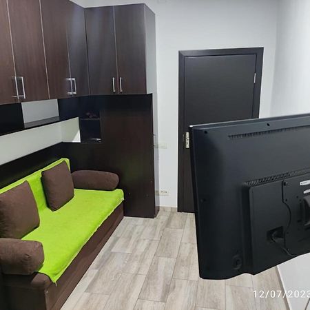 Christie'S 2 Central Apartment Bukarest Kültér fotó