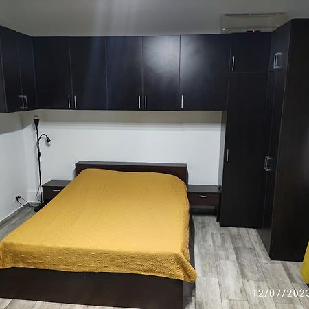 Christie'S 2 Central Apartment Bukarest Kültér fotó