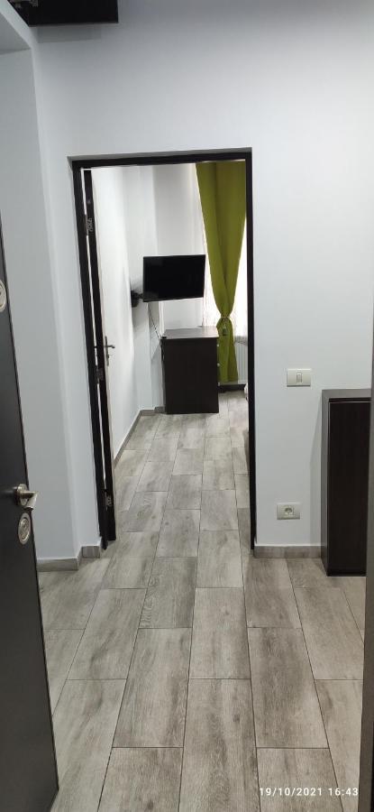 Christie'S 2 Central Apartment Bukarest Kültér fotó