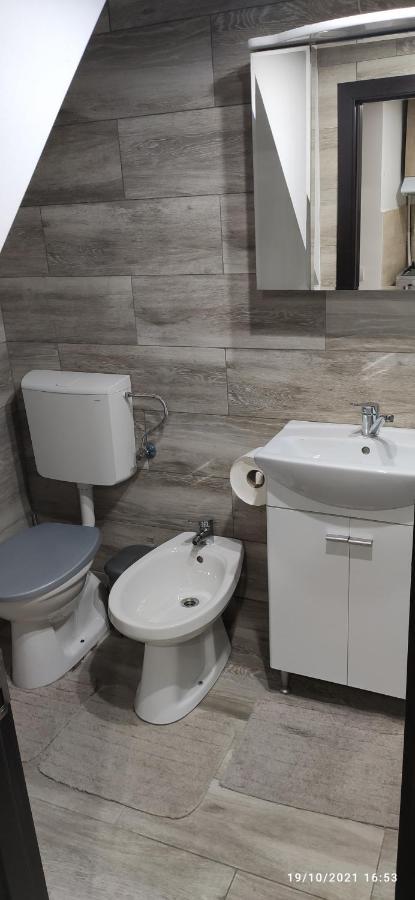 Christie'S 2 Central Apartment Bukarest Kültér fotó
