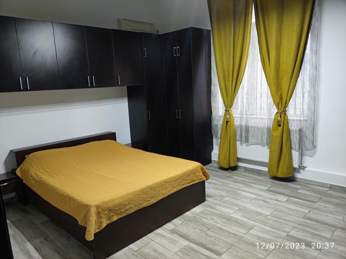 Christie'S 2 Central Apartment Bukarest Kültér fotó