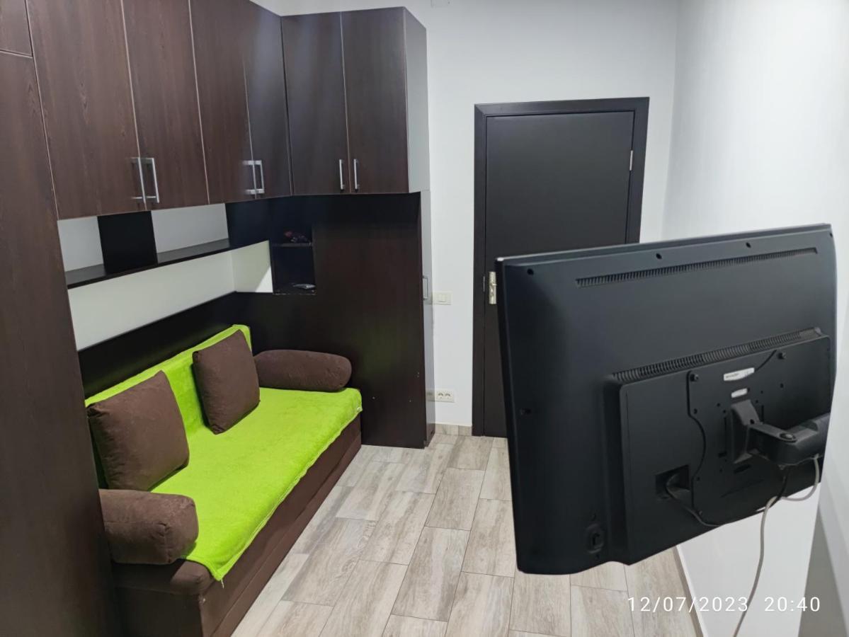 Christie'S 2 Central Apartment Bukarest Kültér fotó