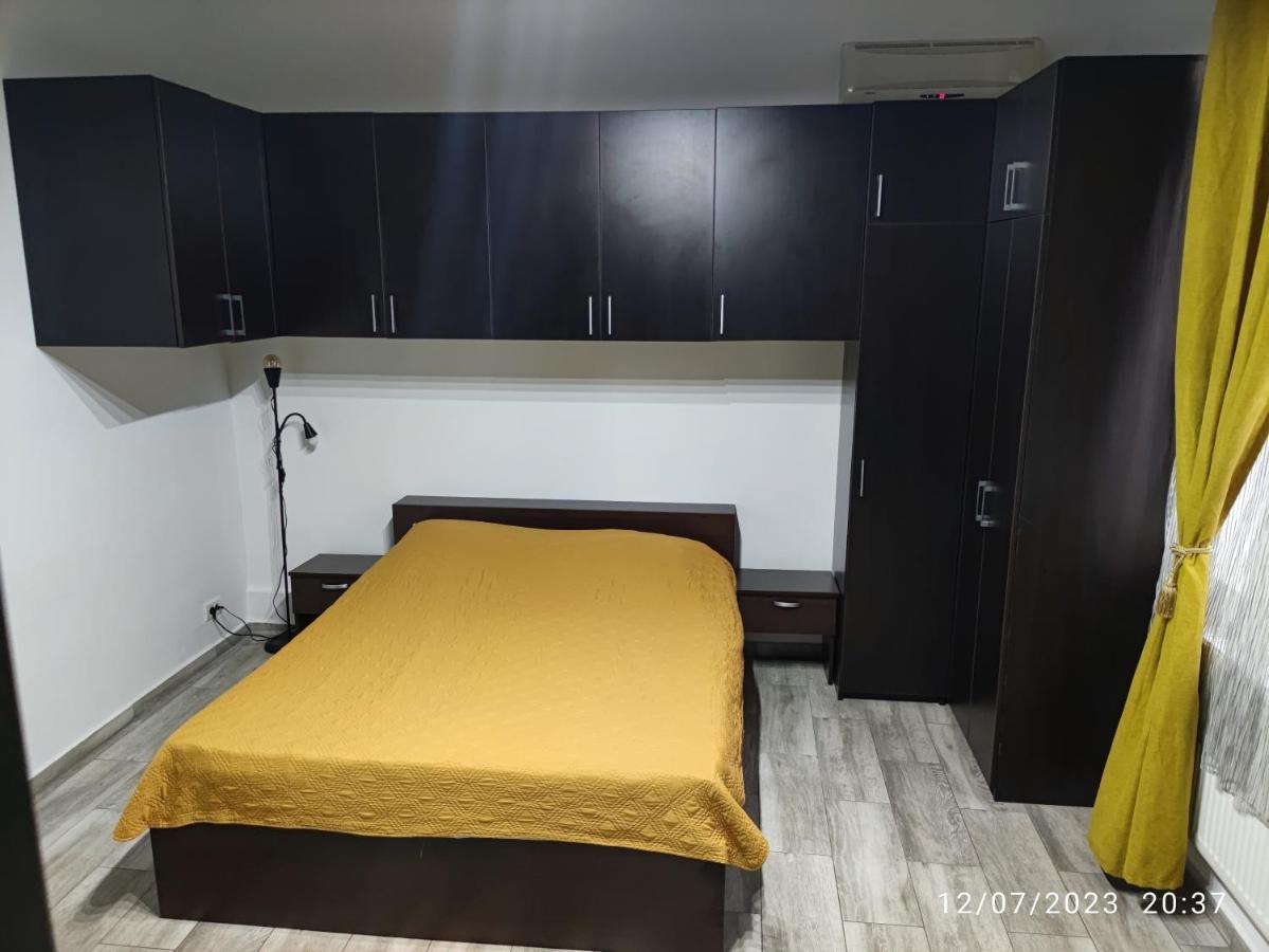Christie'S 2 Central Apartment Bukarest Kültér fotó
