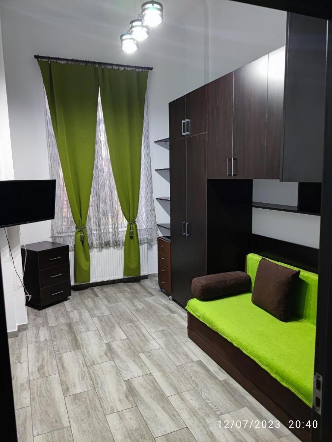 Christie'S 2 Central Apartment Bukarest Kültér fotó