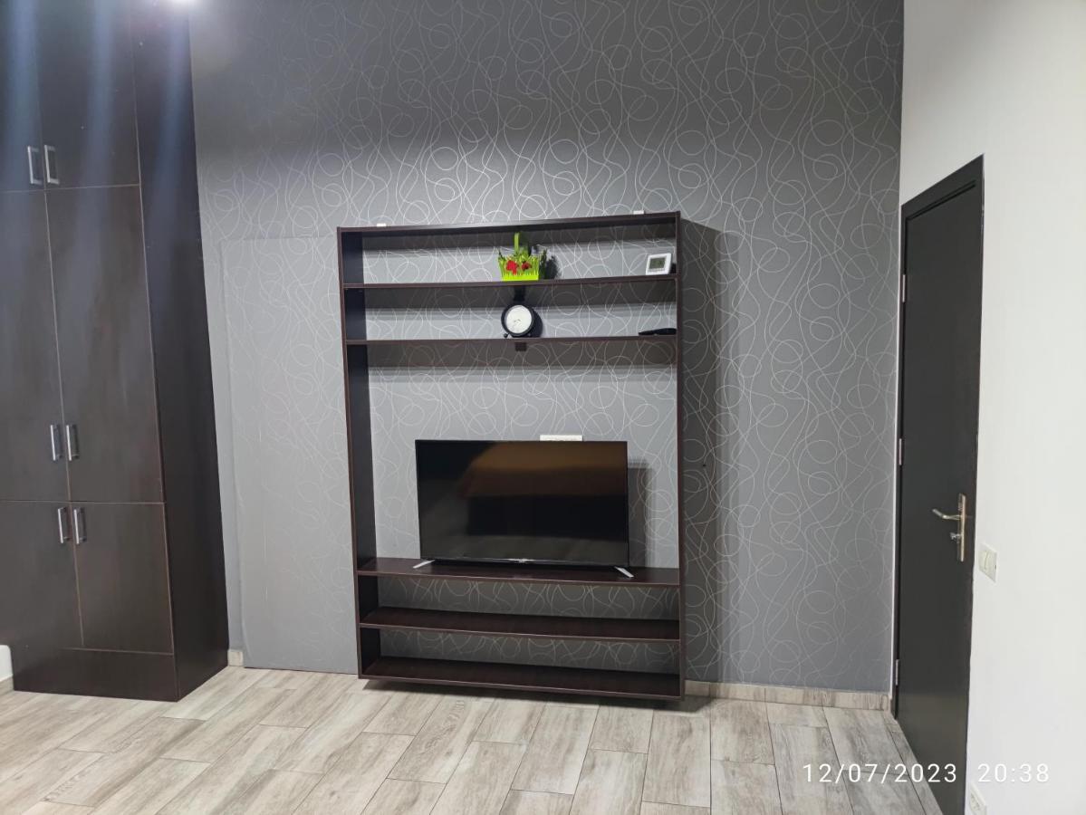 Christie'S 2 Central Apartment Bukarest Kültér fotó